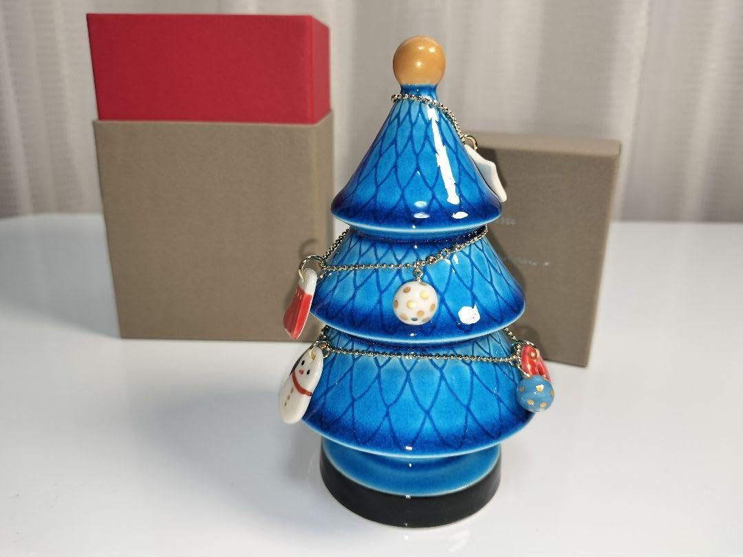 青い陶器のクリスマスツリーと天使のフィギュア 青い陶器のクリスマスツリーと天使のフィギュア 青い陶器の